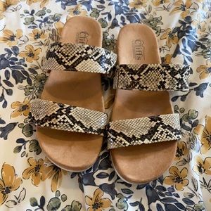 Cliffs brand snake print slide sandals EUC 8m